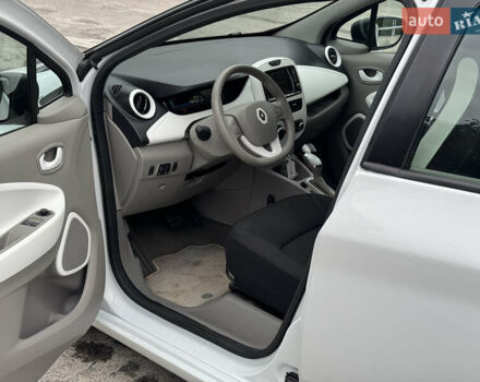 Білий Рено Зое, об'ємом двигуна 0 л та пробігом 60 тис. км за 10190 $, фото 11 на Automoto.ua