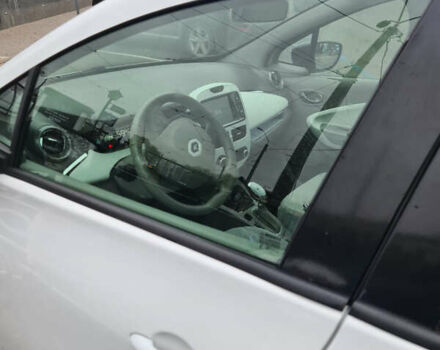 Белый Рено Зое, объемом двигателя 0 л и пробегом 113 тыс. км за 10000 $, фото 9 на Automoto.ua