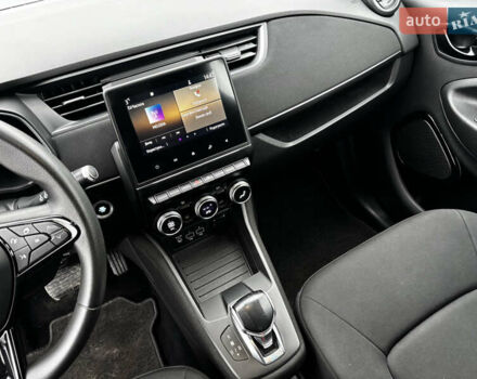 Белый Рено Зое, объемом двигателя 0 л и пробегом 68 тыс. км за 11499 $, фото 23 на Automoto.ua