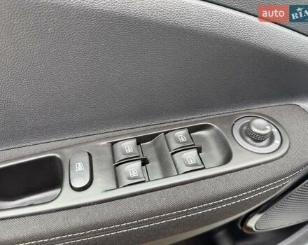 Белый Рено Зое, объемом двигателя 0 л и пробегом 62 тыс. км за 10350 $, фото 8 на Automoto.ua