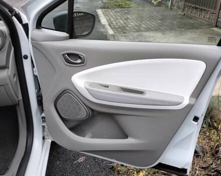 Білий Рено Зое, об'ємом двигуна 0 л та пробігом 93 тис. км за 9399 $, фото 14 на Automoto.ua