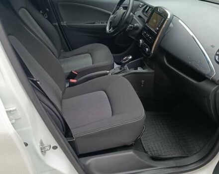 Белый Рено Зое, объемом двигателя 0 л и пробегом 139 тыс. км за 8899 $, фото 2 на Automoto.ua