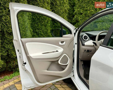 Белый Рено Зое, объемом двигателя 0 л и пробегом 38 тыс. км за 10200 $, фото 12 на Automoto.ua