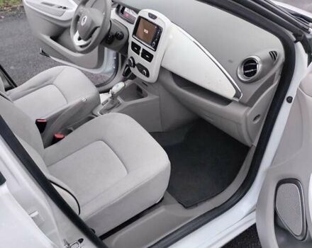 Білий Рено Зое, об'ємом двигуна 0 л та пробігом 93 тис. км за 9399 $, фото 18 на Automoto.ua