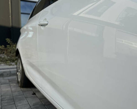 Белый Рено Зое, объемом двигателя 0 л и пробегом 67 тыс. км за 9500 $, фото 15 на Automoto.ua