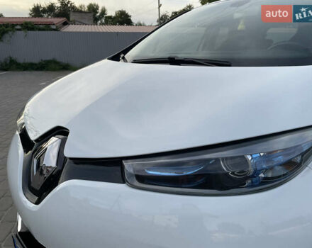 Белый Рено Зое, объемом двигателя 0 л и пробегом 84 тыс. км за 10200 $, фото 20 на Automoto.ua