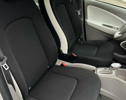 Белый Рено Зое, объемом двигателя 0 л и пробегом 140 тыс. км за 8550 $, фото 12 на Automoto.ua
