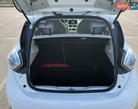 Белый Рено Зое, объемом двигателя 0 л и пробегом 112 тыс. км за 8900 $, фото 14 на Automoto.ua