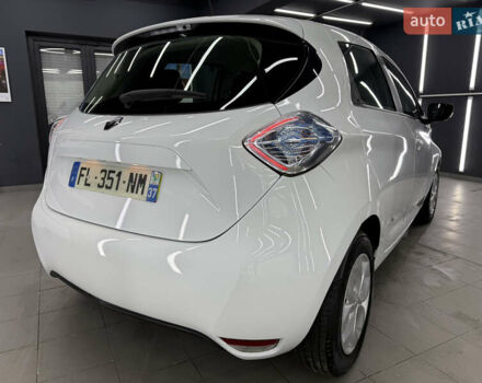 Белый Рено Зое, объемом двигателя 0 л и пробегом 53 тыс. км за 9900 $, фото 7 на Automoto.ua