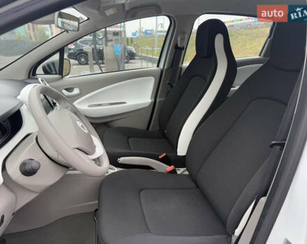 Белый Рено Зое, объемом двигателя 0 л и пробегом 40 тыс. км за 9999 $, фото 29 на Automoto.ua