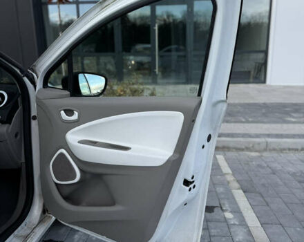 Белый Рено Зое, объемом двигателя 0 л и пробегом 67 тыс. км за 9500 $, фото 38 на Automoto.ua