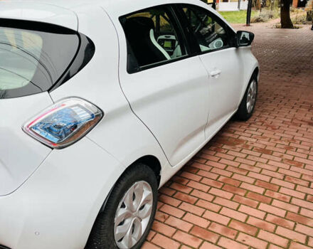 Белый Рено Зое, объемом двигателя 0 л и пробегом 64 тыс. км за 10500 $, фото 13 на Automoto.ua