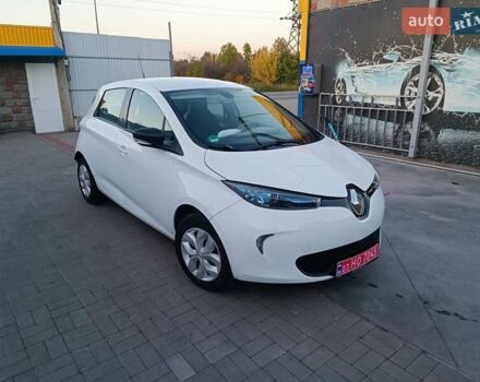 Белый Рено Зое, объемом двигателя 0 л и пробегом 65 тыс. км за 10250 $, фото 20 на Automoto.ua
