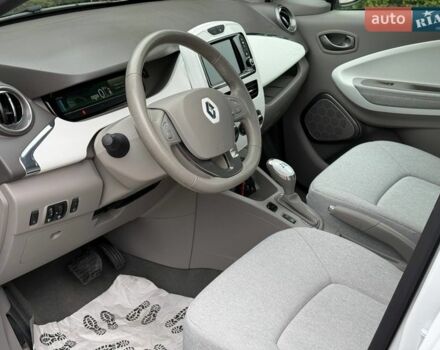 Белый Рено Зое, объемом двигателя 0 л и пробегом 60 тыс. км за 10300 $, фото 13 на Automoto.ua