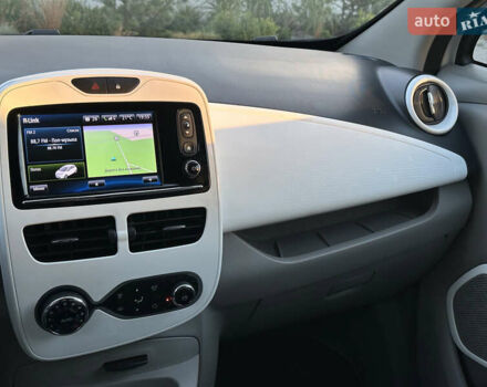 Білий Рено Зое, об'ємом двигуна 0 л та пробігом 17 тис. км за 10250 $, фото 52 на Automoto.ua