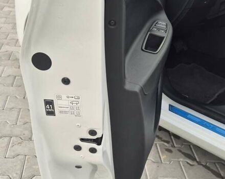 Білий Рено Зое, об'ємом двигуна 0 л та пробігом 25 тис. км за 11500 $, фото 16 на Automoto.ua