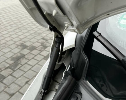 Білий Рено Зое, об'ємом двигуна 0 л та пробігом 109 тис. км за 8900 $, фото 48 на Automoto.ua