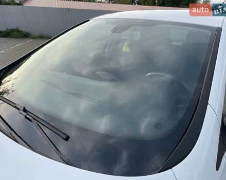 Белый Рено Зое, объемом двигателя 0 л и пробегом 84 тыс. км за 10300 $, фото 29 на Automoto.ua