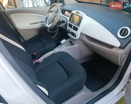 Белый Рено Зое, объемом двигателя 0 л и пробегом 65 тыс. км за 10250 $, фото 39 на Automoto.ua