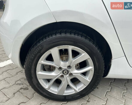Білий Рено Зое, об'ємом двигуна 0 л та пробігом 103 тис. км за 9700 $, фото 8 на Automoto.ua