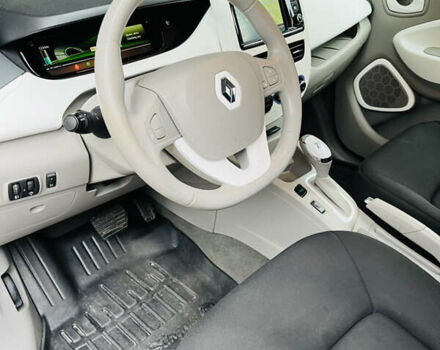 Белый Рено Зое, объемом двигателя 0 л и пробегом 64 тыс. км за 10500 $, фото 8 на Automoto.ua