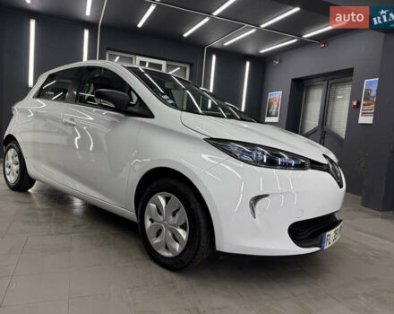 Белый Рено Зое, объемом двигателя 0 л и пробегом 53 тыс. км за 9900 $, фото 32 на Automoto.ua