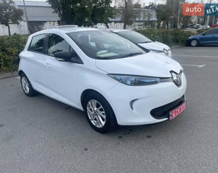Белый Рено Зое, объемом двигателя 0 л и пробегом 145 тыс. км за 9700 $, фото 2 на Automoto.ua