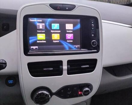 Білий Рено Зое, об'ємом двигуна 0 л та пробігом 93 тис. км за 9399 $, фото 22 на Automoto.ua
