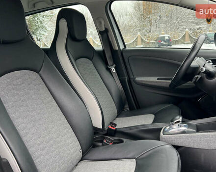 Белый Рено Зое, объемом двигателя 0 л и пробегом 120 тыс. км за 12999 $, фото 18 на Automoto.ua