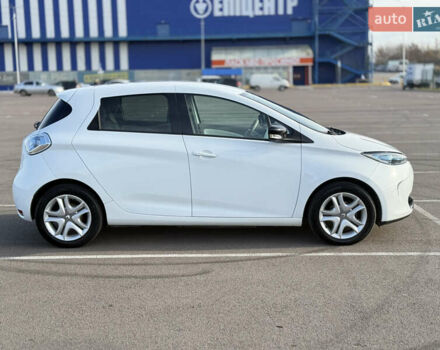 Белый Рено Зое, объемом двигателя 0 л и пробегом 112 тыс. км за 8900 $, фото 7 на Automoto.ua