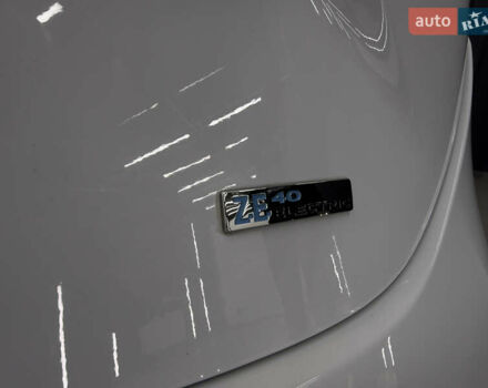 Белый Рено Зое, объемом двигателя 0 л и пробегом 21 тыс. км за 9950 $, фото 12 на Automoto.ua