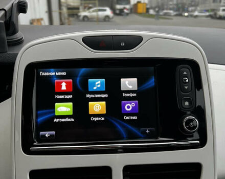 Білий Рено Зое, об'ємом двигуна 0 л та пробігом 109 тис. км за 8900 $, фото 41 на Automoto.ua