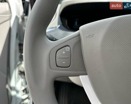 Белый Рено Зое, объемом двигателя 0 л и пробегом 59 тыс. км за 10500 $, фото 19 на Automoto.ua