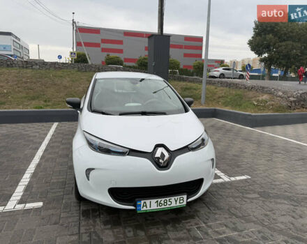 Белый Рено Зое, объемом двигателя 0 л и пробегом 40 тыс. км за 9999 $, фото 4 на Automoto.ua