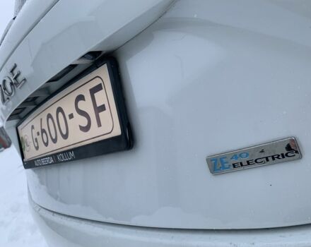 Белый Рено Зое, объемом двигателя 0 л и пробегом 159 тыс. км за 8999 $, фото 4 на Automoto.ua