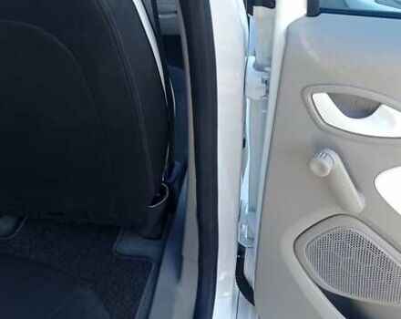 Білий Рено Зое, об'ємом двигуна 0 л та пробігом 80 тис. км за 8300 $, фото 20 на Automoto.ua