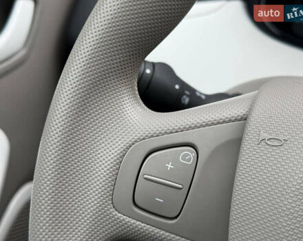 Белый Рено Зое, объемом двигателя 0 л и пробегом 38 тыс. км за 10200 $, фото 21 на Automoto.ua