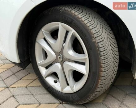 Белый Рено Зое, объемом двигателя 0 л и пробегом 60 тыс. км за 10300 $, фото 11 на Automoto.ua