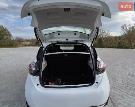 Белый Рено Зое, объемом двигателя 0 л и пробегом 25 тыс. км за 11600 $, фото 18 на Automoto.ua