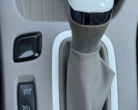 Белый Рено Зое, объемом двигателя 0 л и пробегом 53 тыс. км за 10150 $, фото 23 на Automoto.ua
