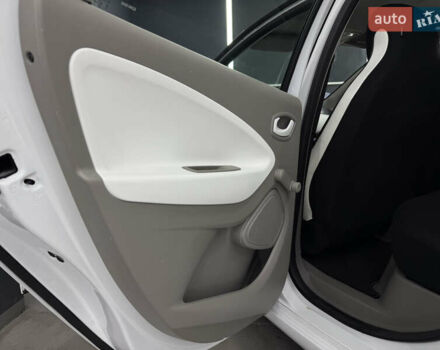 Белый Рено Зое, объемом двигателя 0 л и пробегом 21 тыс. км за 9950 $, фото 22 на Automoto.ua