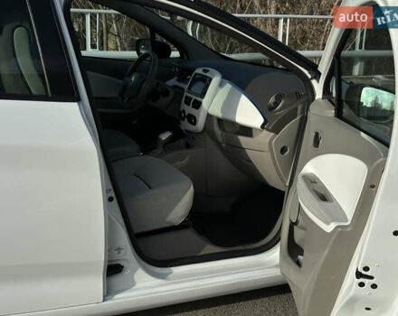 Белый Рено Зое, объемом двигателя 0 л и пробегом 27 тыс. км за 11500 $, фото 25 на Automoto.ua