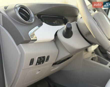 Белый Рено Зое, объемом двигателя 0 л и пробегом 112 тыс. км за 8900 $, фото 10 на Automoto.ua