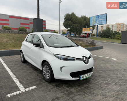 Белый Рено Зое, объемом двигателя 0 л и пробегом 40 тыс. км за 9999 $, фото 5 на Automoto.ua