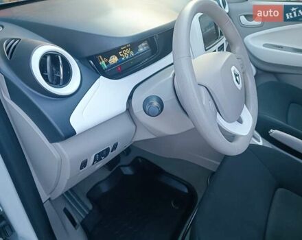 Белый Рено Зое, объемом двигателя 0 л и пробегом 65 тыс. км за 10250 $, фото 55 на Automoto.ua