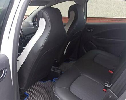 Белый Рено Зое, объемом двигателя 0 л и пробегом 48 тыс. км за 11850 $, фото 14 на Automoto.ua