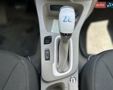 Белый Рено Зое, объемом двигателя 0 л и пробегом 59 тыс. км за 10500 $, фото 25 на Automoto.ua