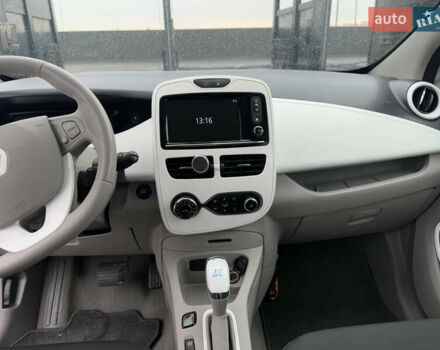 Белый Рено Зое, объемом двигателя 0 л и пробегом 40 тыс. км за 9999 $, фото 21 на Automoto.ua