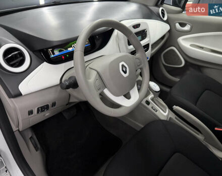Белый Рено Зое, объемом двигателя 0 л и пробегом 21 тыс. км за 9950 $, фото 18 на Automoto.ua
