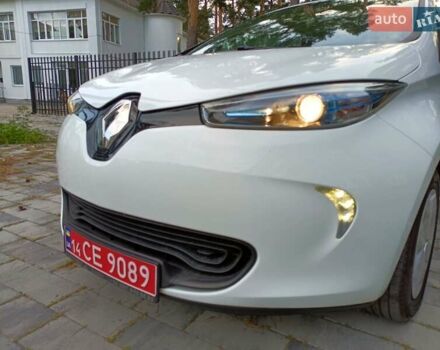 Белый Рено Зое, объемом двигателя 0 л и пробегом 19 тыс. км за 9950 $, фото 5 на Automoto.ua
